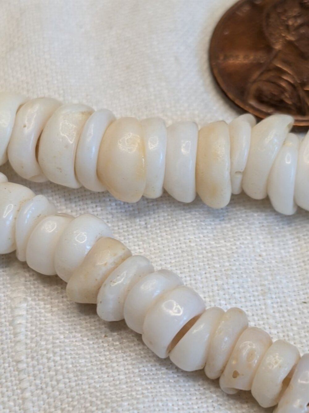 Vintage 1970s Hawaiian Puka Shell Necklace – 16" - Picture 4 of 6